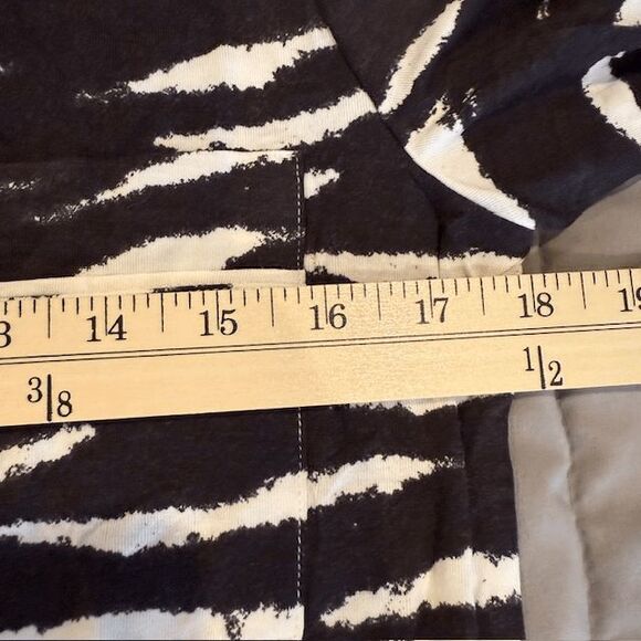 NEW! Rails Eva Pajama Set Black Watercolor Tiger Stripes Shorts Oversized XS - Picture 7 of 11